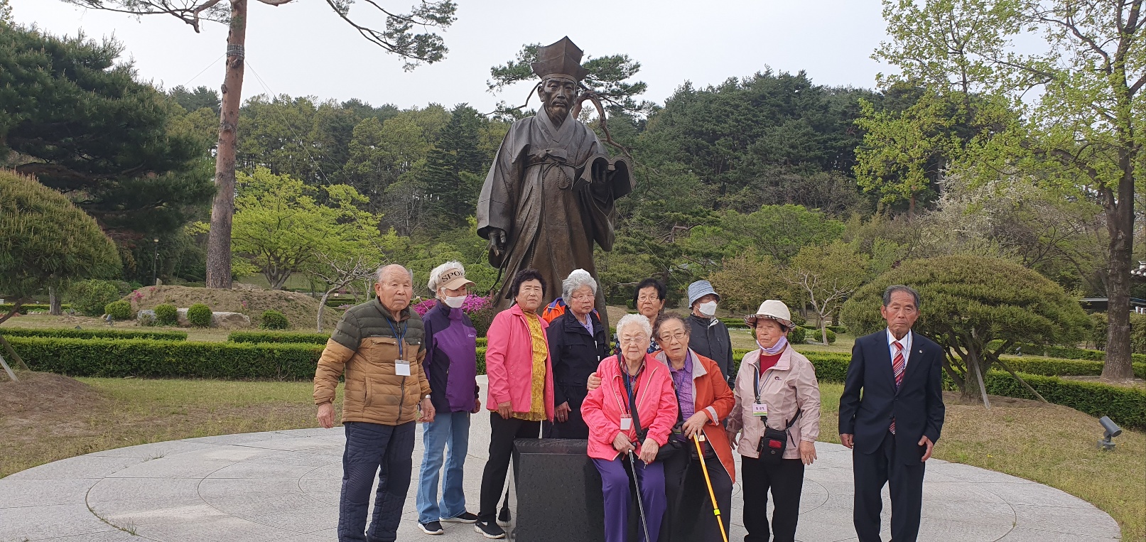 율곡이이 동상앞